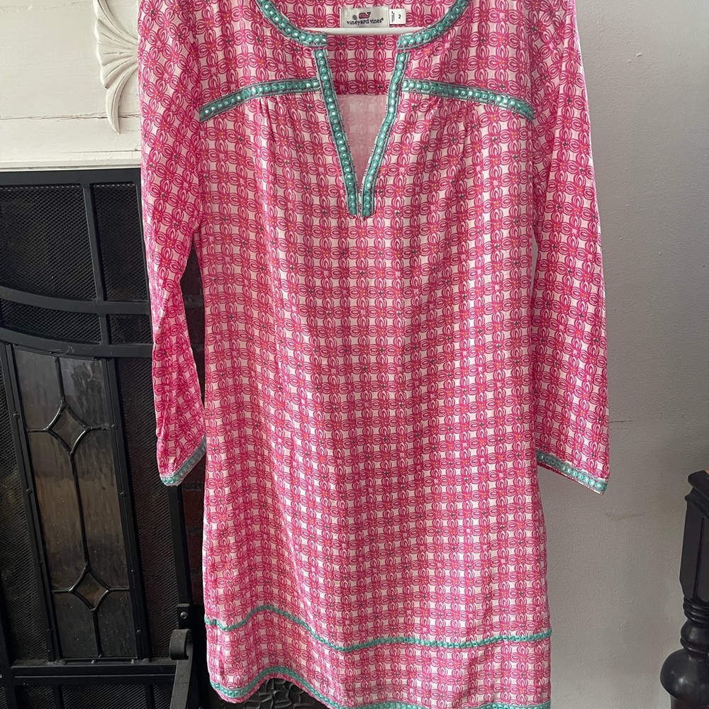 Sweet Vineysrd Vines  silk dress. Fully lined. Great spring /. Summer colors!